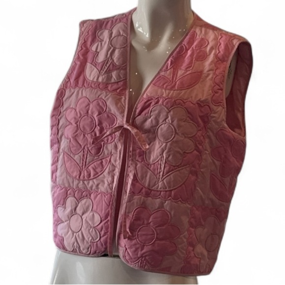 UO Kimichi Blue Pink Floral Quilted Liner  Vest Size Medium - Picture 5 of 13